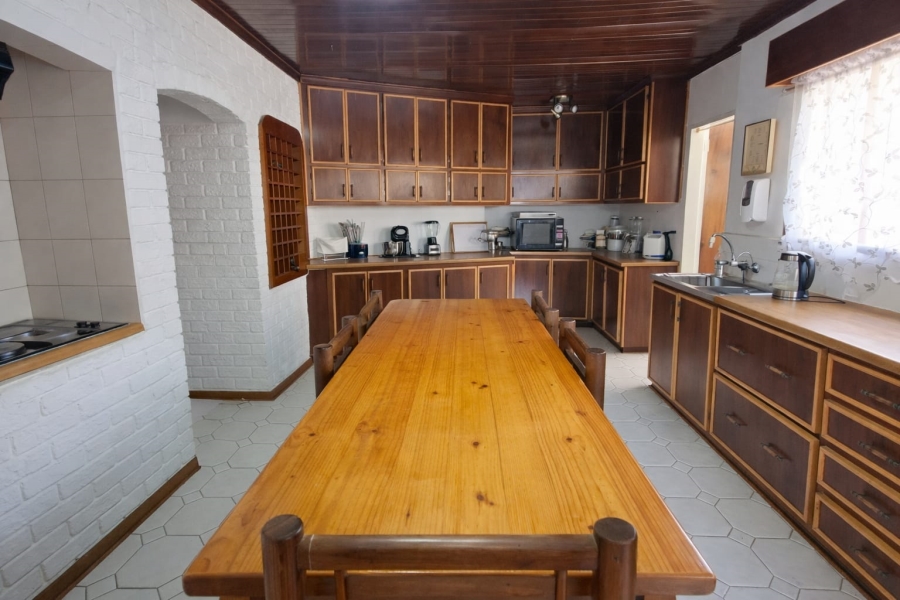 6 Bedroom Property for Sale in Heuwelsig Free State